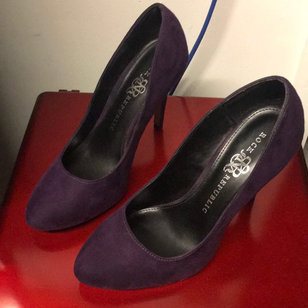 Beautiful purple heels.